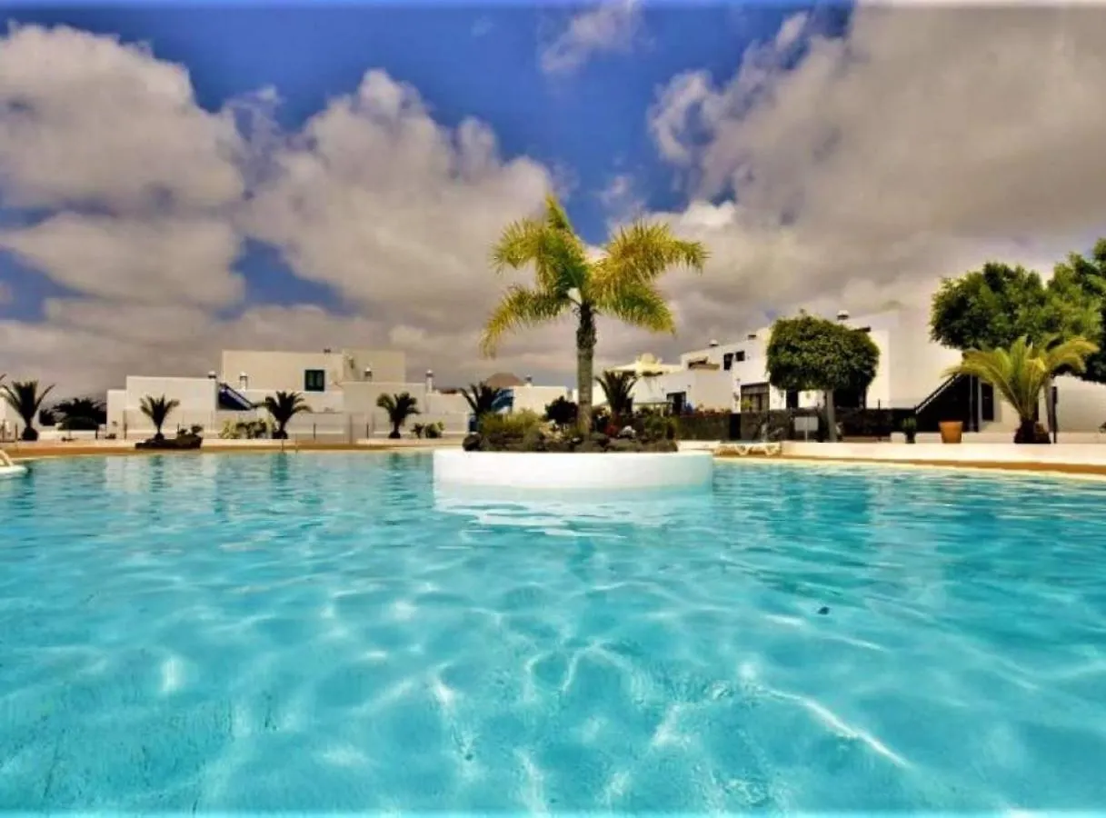 Casal Con Balcon La Vela Vivienda Vacacional Puerto Calero Holiday home
